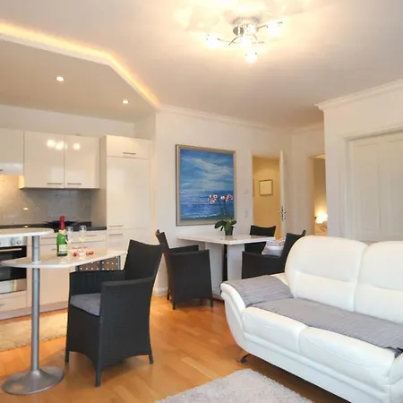 Daphne & Danae By Rujana *