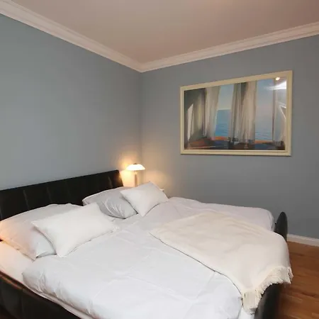 Daphne & Danae By Rujana