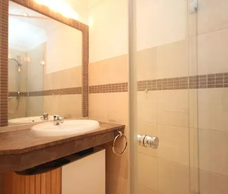 Daphne & Danae By Rujana