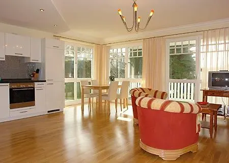 Daphne & Danae By Rujana *