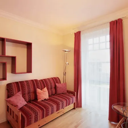 Daphne & Danae By Rujana Binz