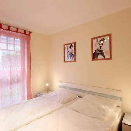 Daphne & Danae By Rujana Binz