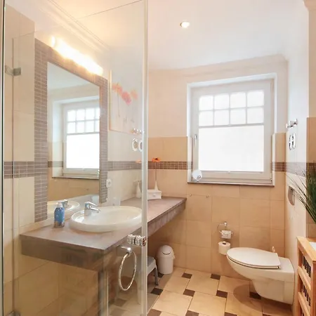 Daphne & Danae By Rujana