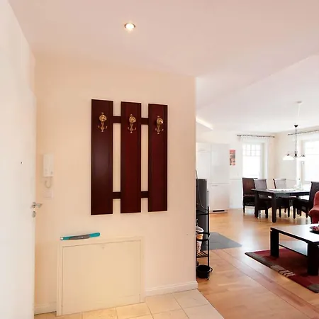 Daphne & Danae By Rujana *